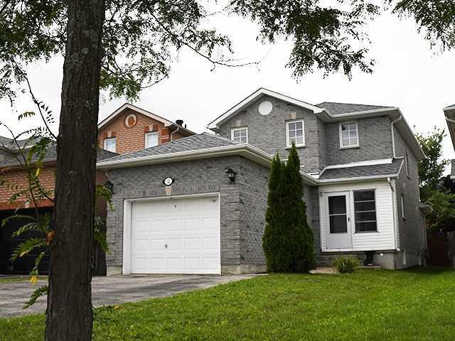 32 Violet St, House attached with 3 bedrooms, 3 bathrooms and 4 parking in Barrie ON | Image 1