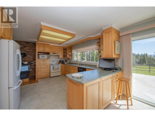 6197 Line 17 Road, House detached with 3 bedrooms, 2 bathrooms and 20 parking in Columbia Shuswap F BC | Image 17