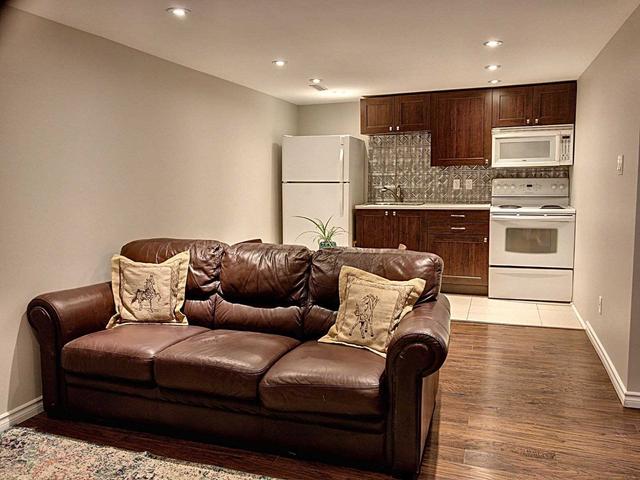 2592 Sherhill Dr, House semidetached with 3 bedrooms, 4 bathrooms and 6 parking in Mississauga ON | Image 18