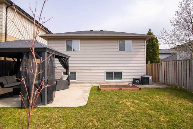 10 Hannah Cres, House detached with 3 bedrooms, 2 bathrooms and 3 parking in Hamilton ON | Image 35