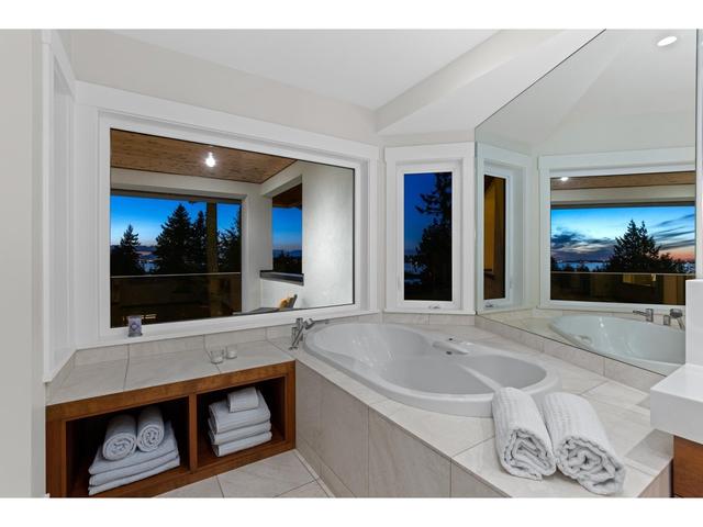2729 Crescent Drive, House detached with 5 bedrooms, 7 bathrooms and 8 parking in Surrey BC | Image 23