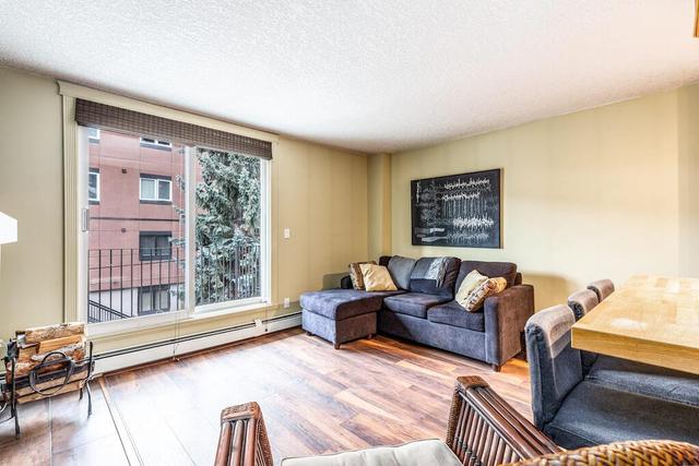 405 - 823 19 Avenue Sw, Condo with 1 bedrooms, 1 bathrooms and 1 parking in Calgary AB | Card Image