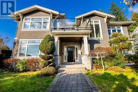 314 E Carisbrooke Road, House detached with 6 bedrooms, 6 bathrooms and 3 parking in North Vancouver BC | Card Image