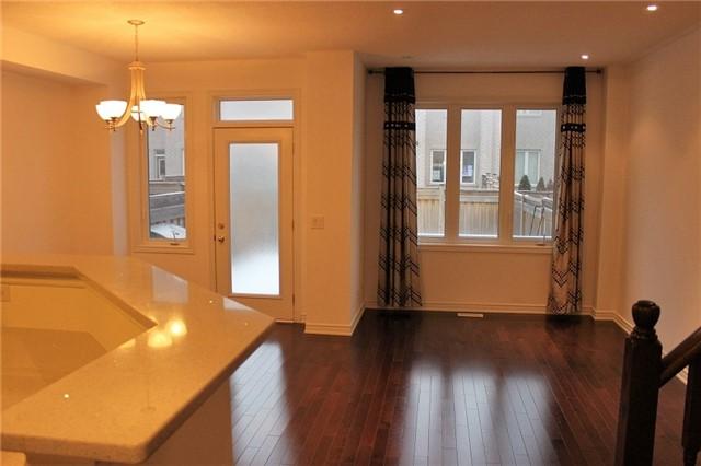 242 Southdown Ave, House attached with 3 bedrooms, 3 bathrooms and 3 parking in Vaughan ON | Image 2