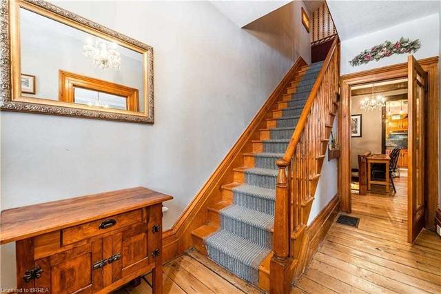 61 Capron St, House detached with 3 bedrooms, 2 bathrooms and 4 parking in Brant ON | Image 13