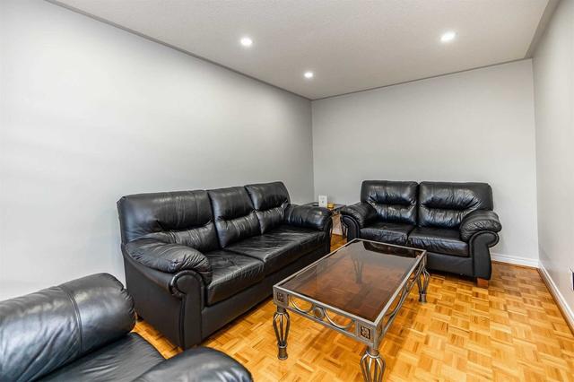 11 Calabria Crt, House detached with 4 bedrooms, 4 bathrooms and 6 parking in Vaughan ON | Image 38