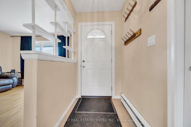 51 Vardon Ave, House detached with 3 bedrooms, 2 bathrooms and 4 parking in Cambridge ON | Image 31