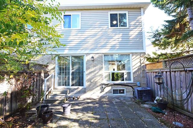 8 Heathcliffe Sq, Townhouse with 3 bedrooms, 3 bathrooms and 2 parking in Brampton ON | Image 27