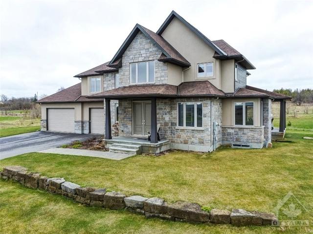 117 Dewmont Street, House detached with 4 bedrooms, 4 bathrooms and 10 parking in Ottawa ON | Image 2