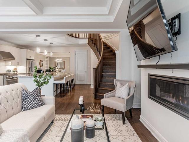 7 Kipling Grove Crt, House detached with 4 bedrooms, 5 bathrooms and 2 parking in Toronto ON | Image 3