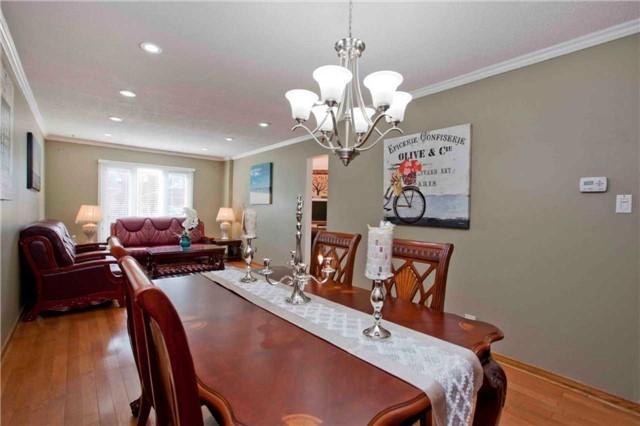 36 Halder Cres, House attached with 4 bedrooms, 4 bathrooms and 4 parking in Markham ON | Image 4