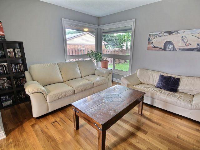 675 Malibu Terr, House detached with 3 bedrooms, 3 bathrooms and 3 parking in Ottawa ON | Image 2