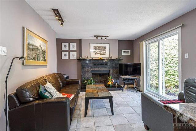 184 Des Pins Place, House detached with 3 bedrooms, 3 bathrooms and 6 parking in Ottawa ON | Image 6
