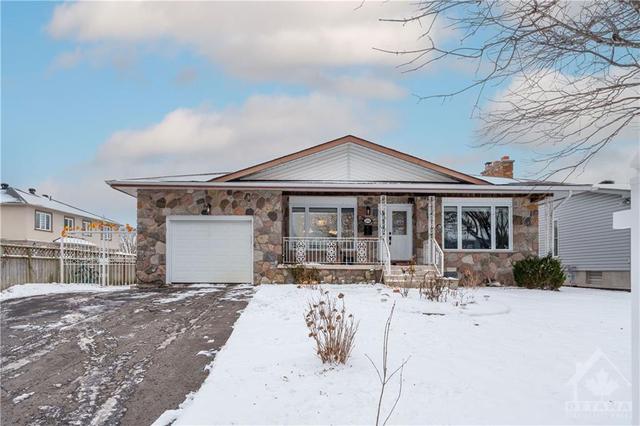 2084 Maywood Street, House detached with 4 bedrooms, 3 bathrooms and 5 parking in Ottawa ON | Image 1