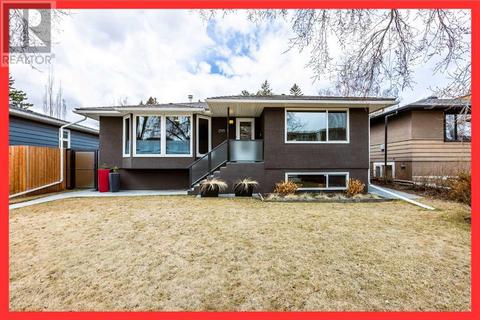 2515 19a Street Sw, House detached with 3 bedrooms, 2 bathrooms and 2 parking in Calgary AB | Card Image