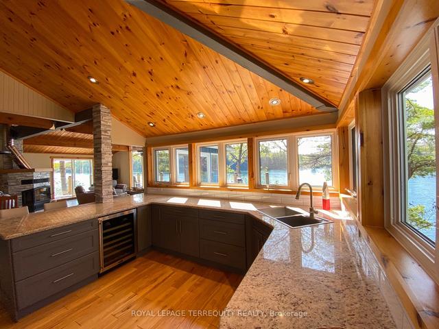 2179 Harrison Tr, House detached with 5 bedrooms, 2 bathrooms and 7 parking in Georgian Bay ON | Image 2
