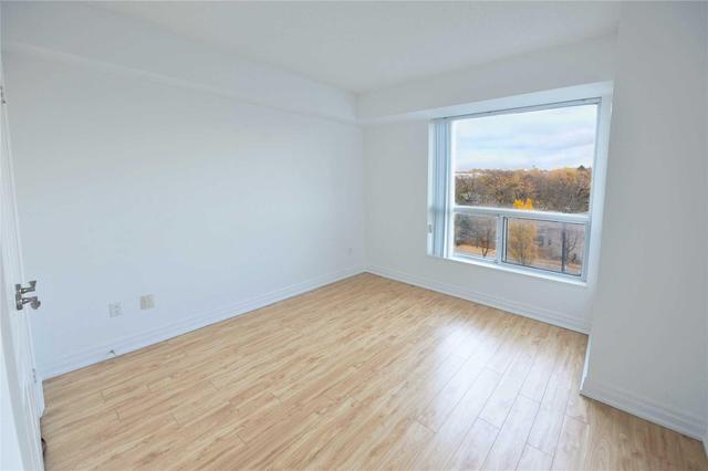612 - 188 Doris Ave, Condo with 3 bedrooms, 2 bathrooms and 1 parking in Toronto ON | Image 2