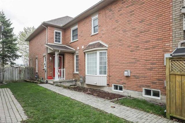 d - 14 Brown Dr, House attached with 2 bedrooms, 2 bathrooms and 2 parking in St. Catharines ON | Image 12
