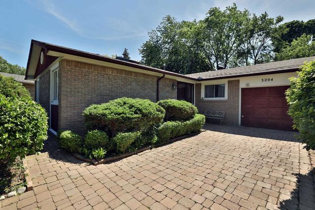 3204 Martin's Pine Crt, House detached with 3 bedrooms, 2 bathrooms and 3 parking in Mississauga ON | Image 12