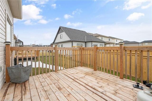 408 Hummel Cres, House detached with 3 bedrooms, 3 bathrooms and 4 parking in Fort Erie ON | Image 6