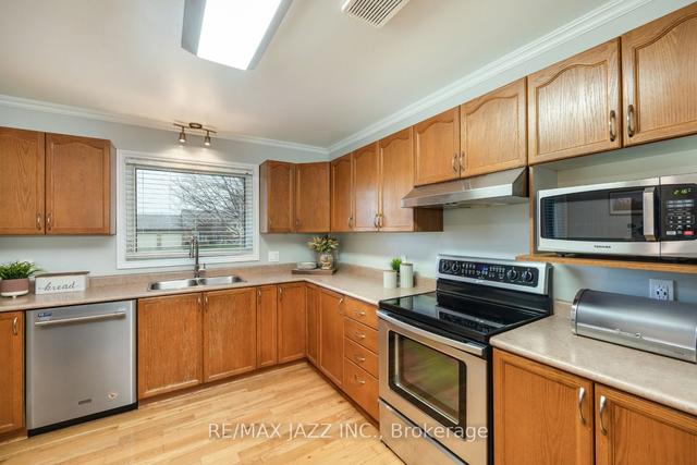 6 Hallett Cres, House detached with 2 bedrooms, 2 bathrooms and 7 parking in Kawartha Lakes ON | Image 26