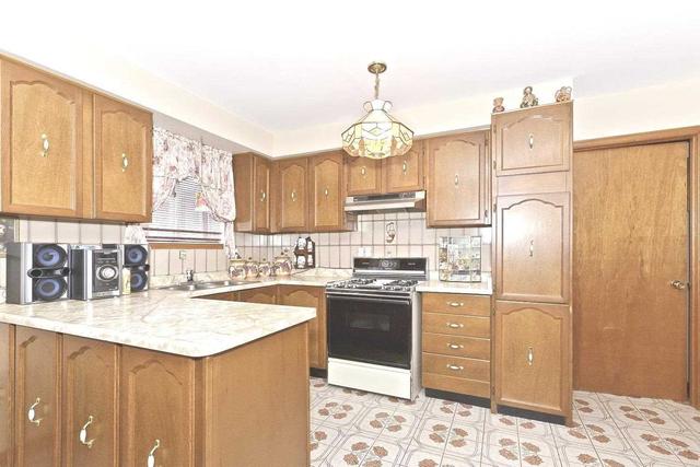 93 John Lindsay Crt, House semidetached with 3 bedrooms, 2 bathrooms and 5 parking in Toronto ON | Image 2