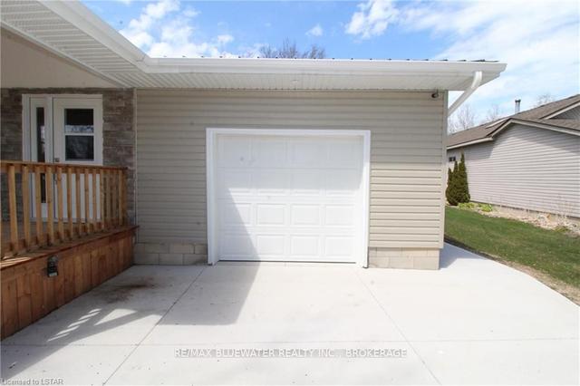 8328 Burwell Rd, House detached with 3 bedrooms, 2 bathrooms and 5 parking in Lambton Shores ON | Image 25