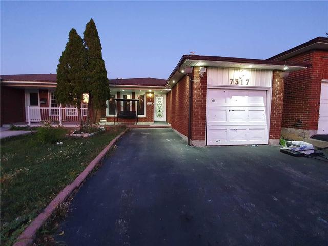 7317 Sigsbee Dr, House semidetached with 4 bedrooms, 3 bathrooms and 4 parking in Mississauga ON | Image 1