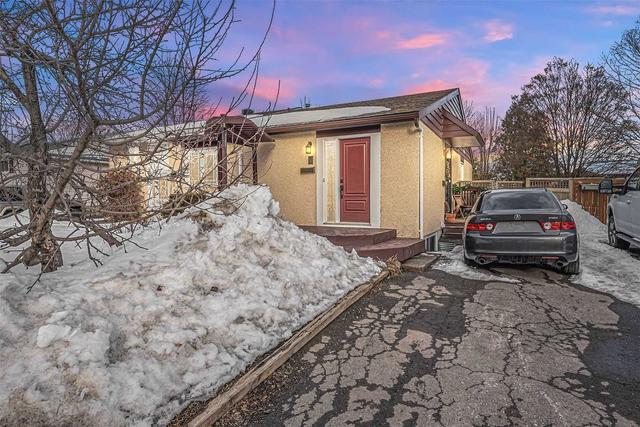 8 Binscarth Cres, House detached with 3 bedrooms, 3 bathrooms and 3 parking in Ottawa ON | Image 1