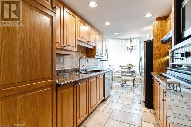 1903 Pilgrims Way Unit# 803, Condo with 2 bedrooms, 2 bathrooms and 1 parking in Oakville ON | Image 17