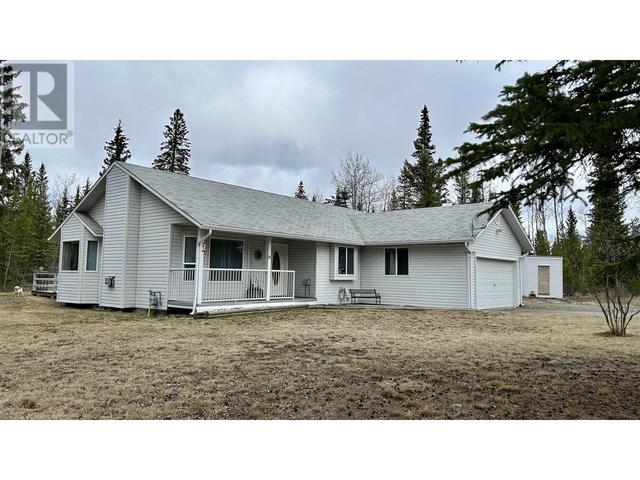 6169 Horse Lake Road, House detached with 3 bedrooms, 2 bathrooms and null parking in Cariboo L BC | Image 1