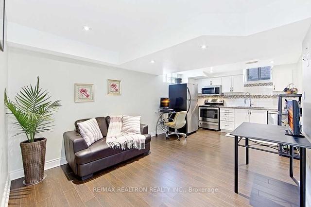 bsmnt - 10 Homerton Ave, House detached with 1 bedrooms, 1 bathrooms and 1 parking in Richmond Hill ON | Image 3