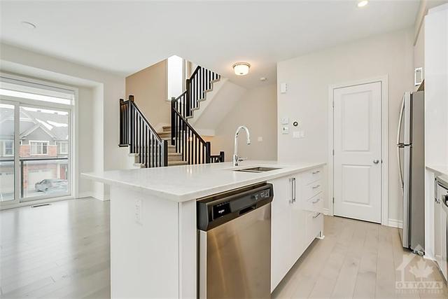 224 Hawkmere Way, Townhouse with 2 bedrooms, 3 bathrooms and 2 parking in Ottawa ON | Image 16