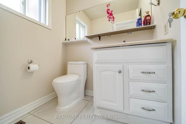 26 Ellenhall Sq, House detached with 4 bedrooms, 4 bathrooms and 4 parking in Toronto ON | Image 4