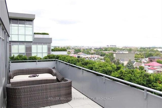 1023 - 15 James Finlay Way, Condo with 1 bedrooms, 1 bathrooms and 1 parking in Toronto ON | Image 2