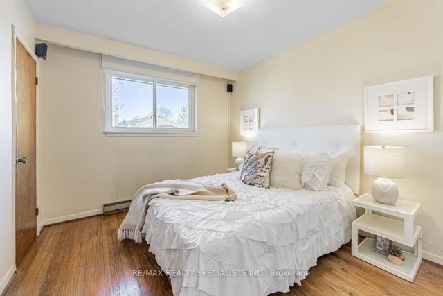 23 Vange Cres, House detached with 3 bedrooms, 2 bathrooms and 4 parking in Toronto ON | Image 17