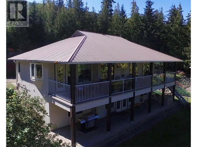 4830 Goodwin Road, House detached with 3 bedrooms, 2 bathrooms and 20 parking in Columbia Shuswap C BC | Image 1