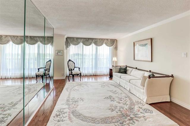 904 - 7811 Yonge St, Condo with 2 bedrooms, 2 bathrooms and 1 parking in Markham ON | Image 4