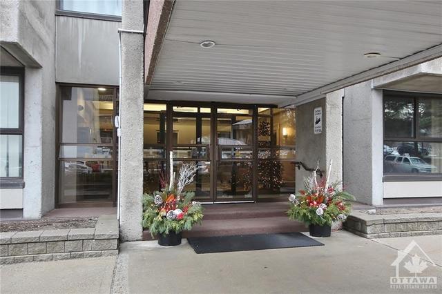 1102 - 1785 Frobisher Lane, Condo with 2 bedrooms, 1 bathrooms and 1 parking in Ottawa ON | Image 3