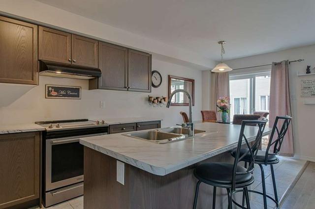 92 Munro Circ, House attached with 3 bedrooms, 3 bathrooms and 2 parking in Brantford ON | Image 6