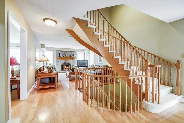 29 Valley Cres, House detached with 4 bedrooms, 3 bathrooms and 4 parking in Aurora ON | Image 36