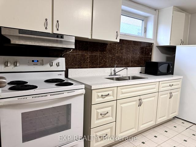 171 Sharpecroft Blvd E, House semidetached with 3 bedrooms, 2 bathrooms and 4 parking in Toronto ON | Image 28