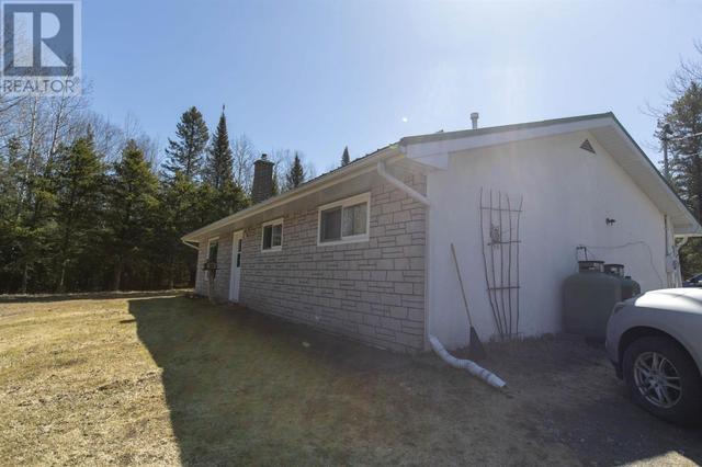 2093 Hwy 591, House detached with 3 bedrooms, 1 bathrooms and null parking in Thunder Bay, Unorganized ON | Image 2