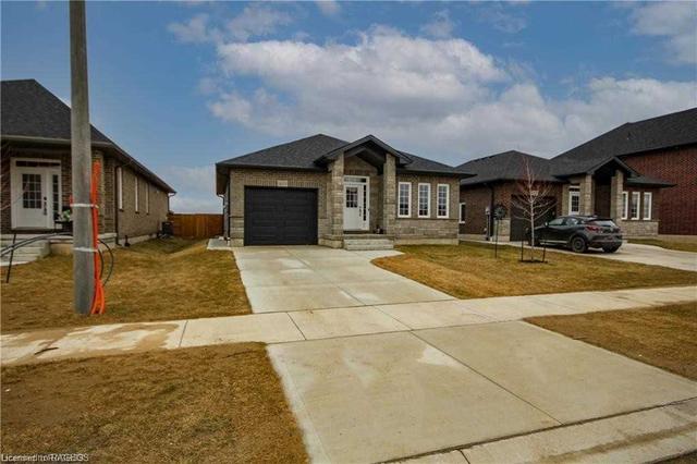 429 Mary Rose Ave, House detached with 3 bedrooms, 1 bathrooms and 3 parking in Saugeen Shores ON | Card Image