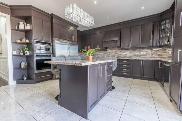 52 Lisson Cres, House detached with 6 bedrooms, 7 bathrooms and 6 parking in Brampton ON | Image 12