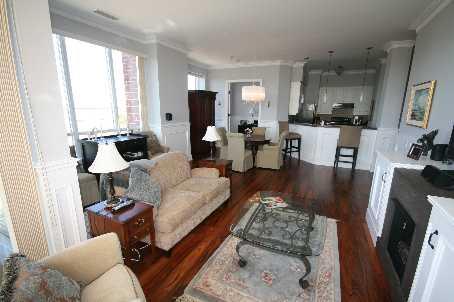 uph05 - 1 Clairtrell Rd, Condo with 2 bedrooms, 2 bathrooms and 1 parking in Toronto ON | Image 3