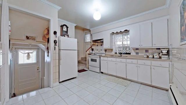 17 Rochdale Ave, House detached with 3 bedrooms, 2 bathrooms and 2 parking in Toronto ON | Image 4