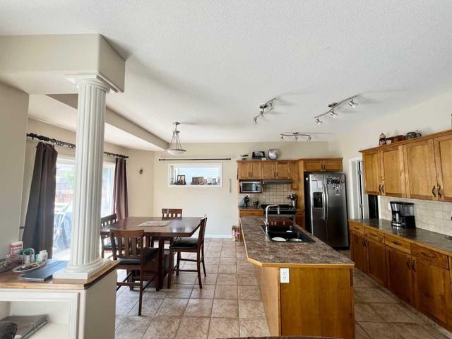 98 Coalbanks Gate W, House detached with 4 bedrooms, 3 bathrooms and 4 parking in Lethbridge AB | Image 6