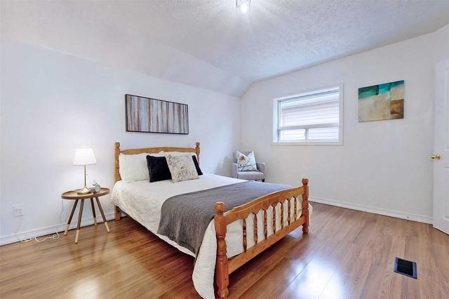22 Abbs St, House semidetached with 3 bedrooms, 3 bathrooms and 4 parking in Toronto ON | Image 5