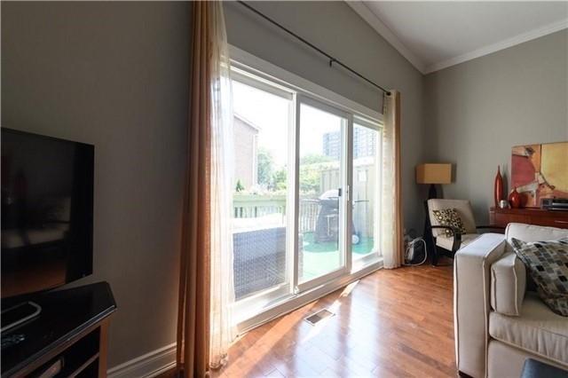 2224 Marine Dr, Townhouse with 3 bedrooms, 3 bathrooms and 2 parking in Oakville ON | Image 3